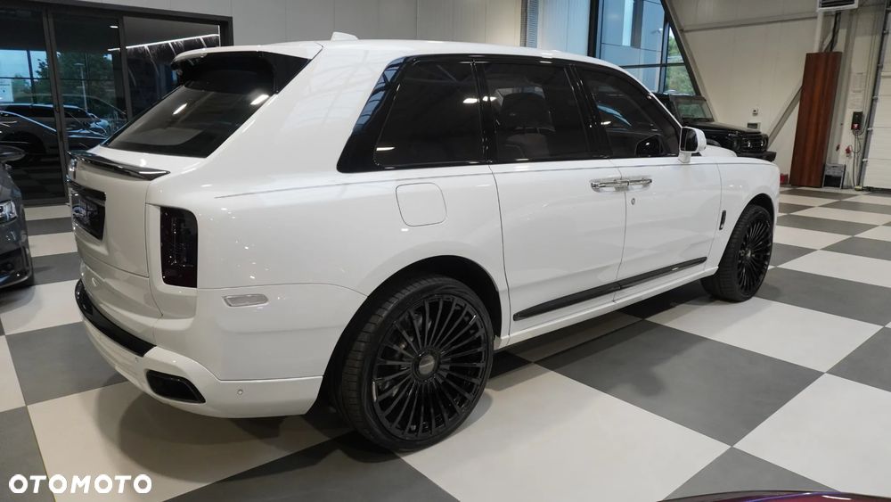 Rolls-Royce Cullinan Black Badge - 4