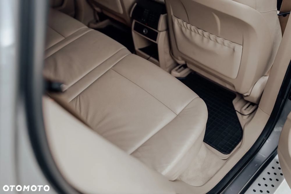 BMW X5 4.8i xDrive - 28