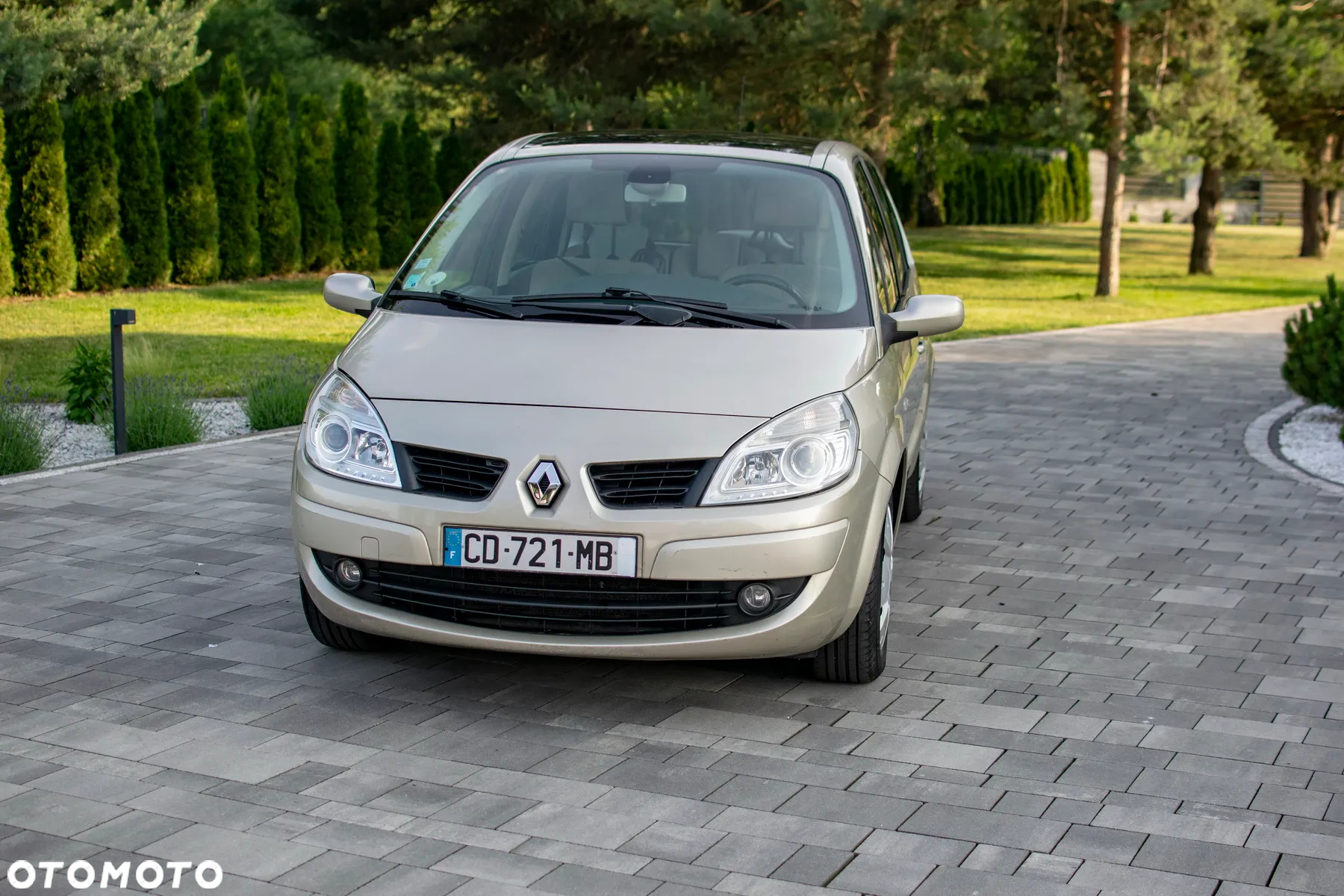 Renault Grand Scenic - 11