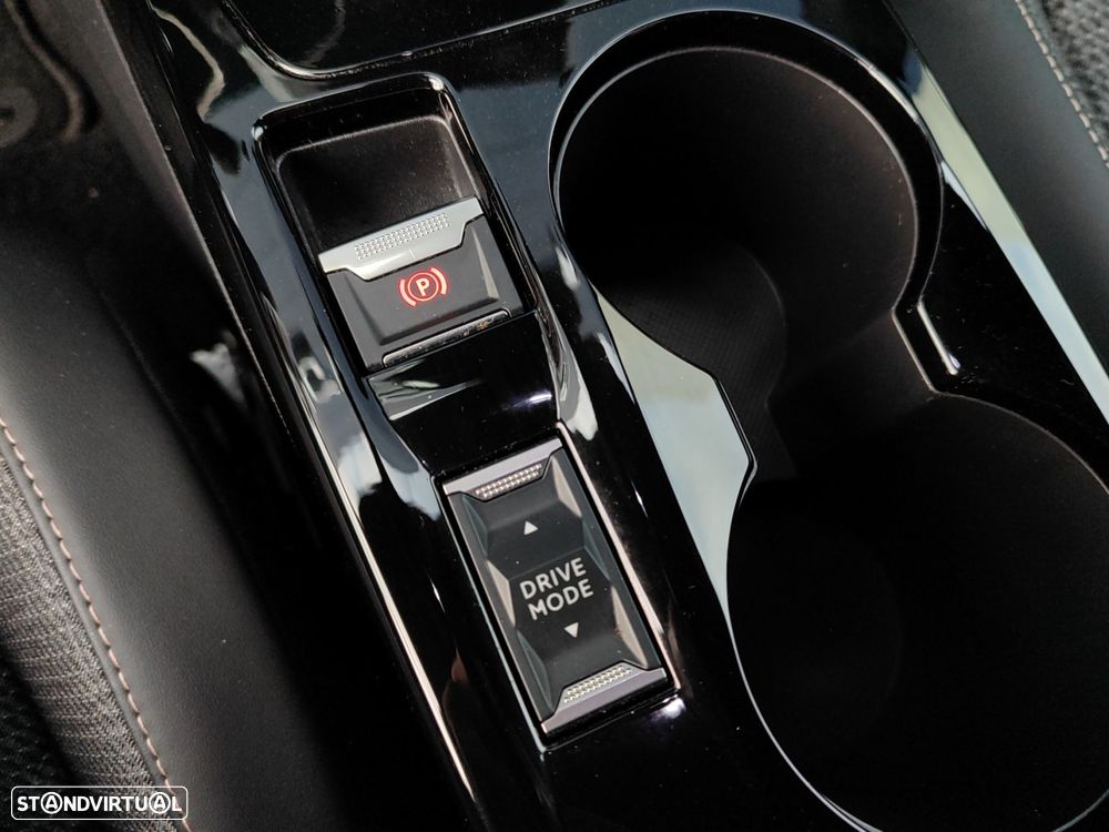 Peugeot 2008 1.2 Hybrid Allure e-DCS6 - 31