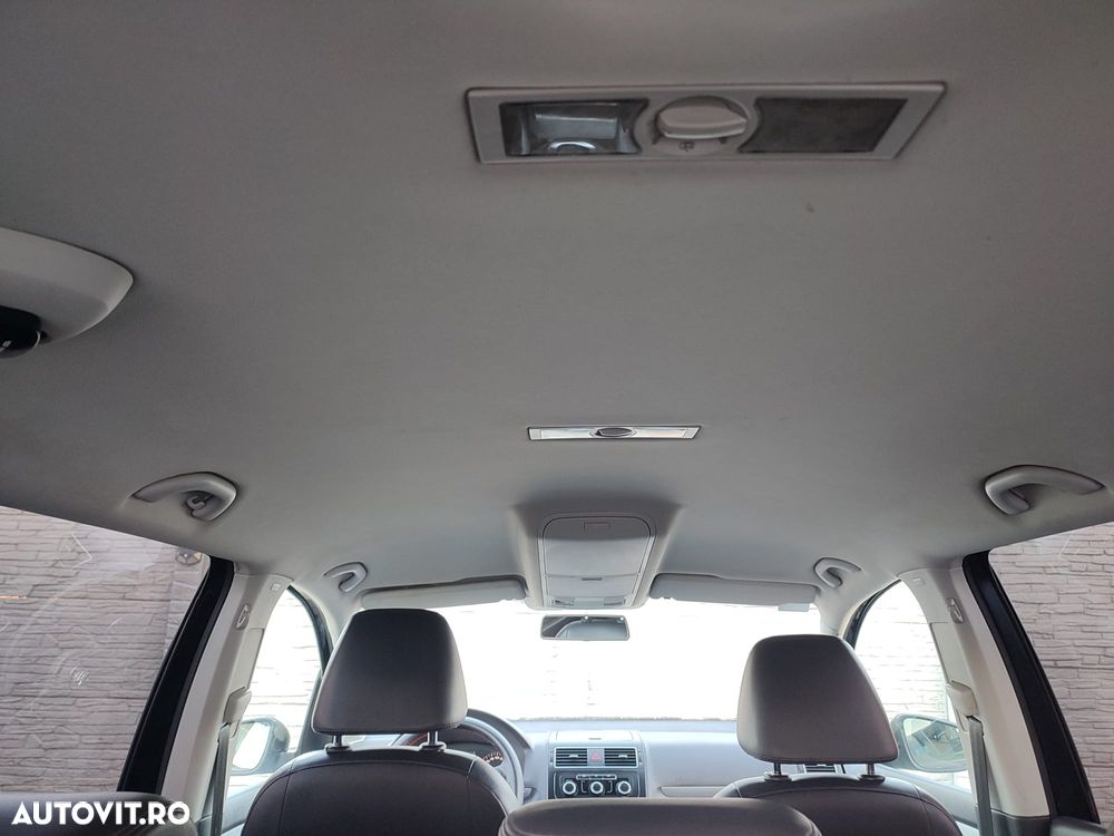 Volkswagen Touran - 11