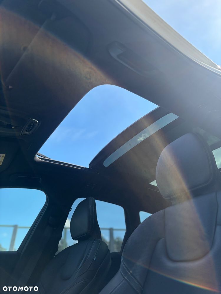 Volvo XC 60 T8 AWD Plug-In Hybrid R-Design - 17