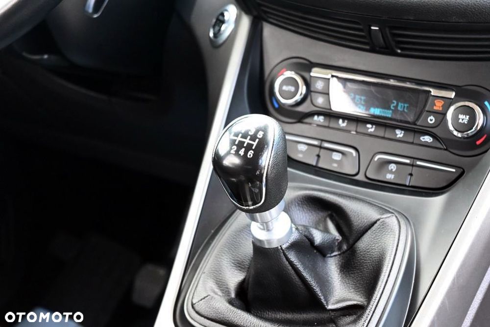 Ford Kuga 1.5 EcoBoost 2x4 Titanium - 37