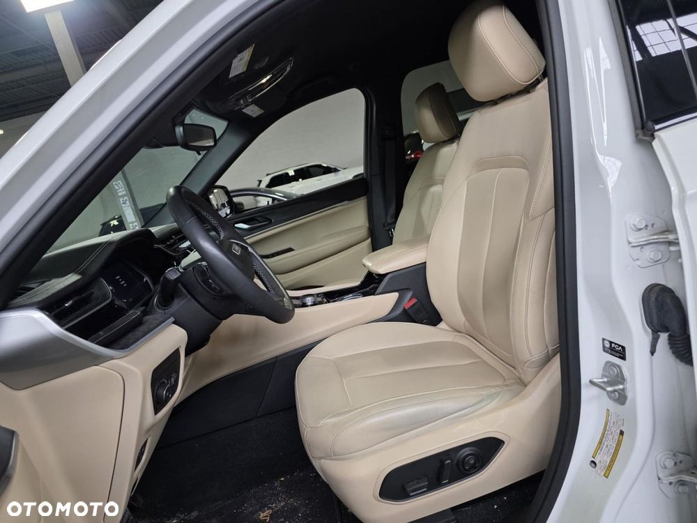 Jeep Grand Cherokee - 12