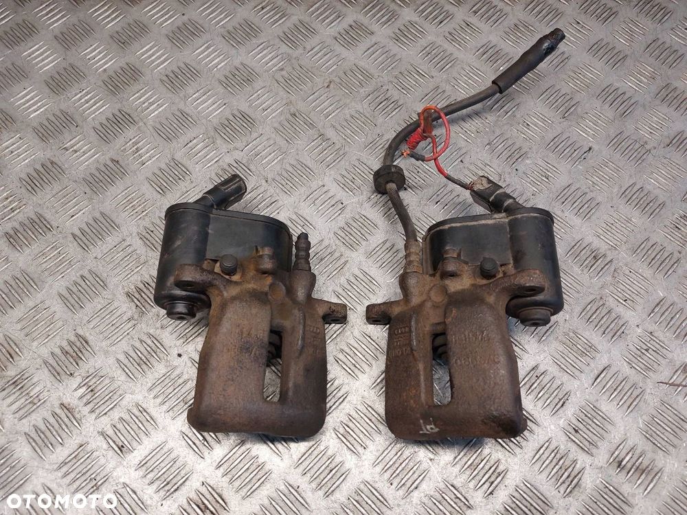 ZACISK HAMULCOWY LEWY TYŁ + PRAWY TYŁ AUDI A6 C6 - 1