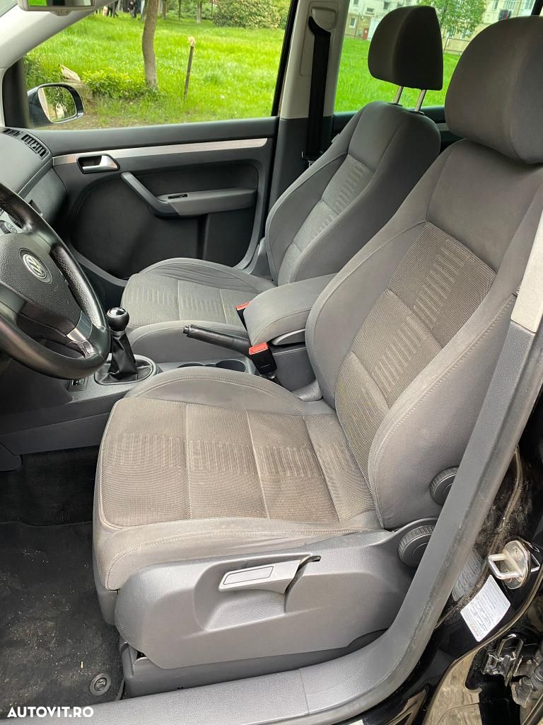 Volkswagen Touran 2.0 TDI DPF Highline - 4