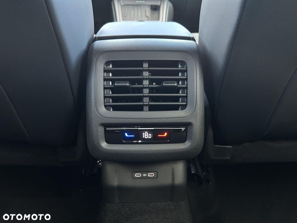 Volkswagen T-Roc - 31