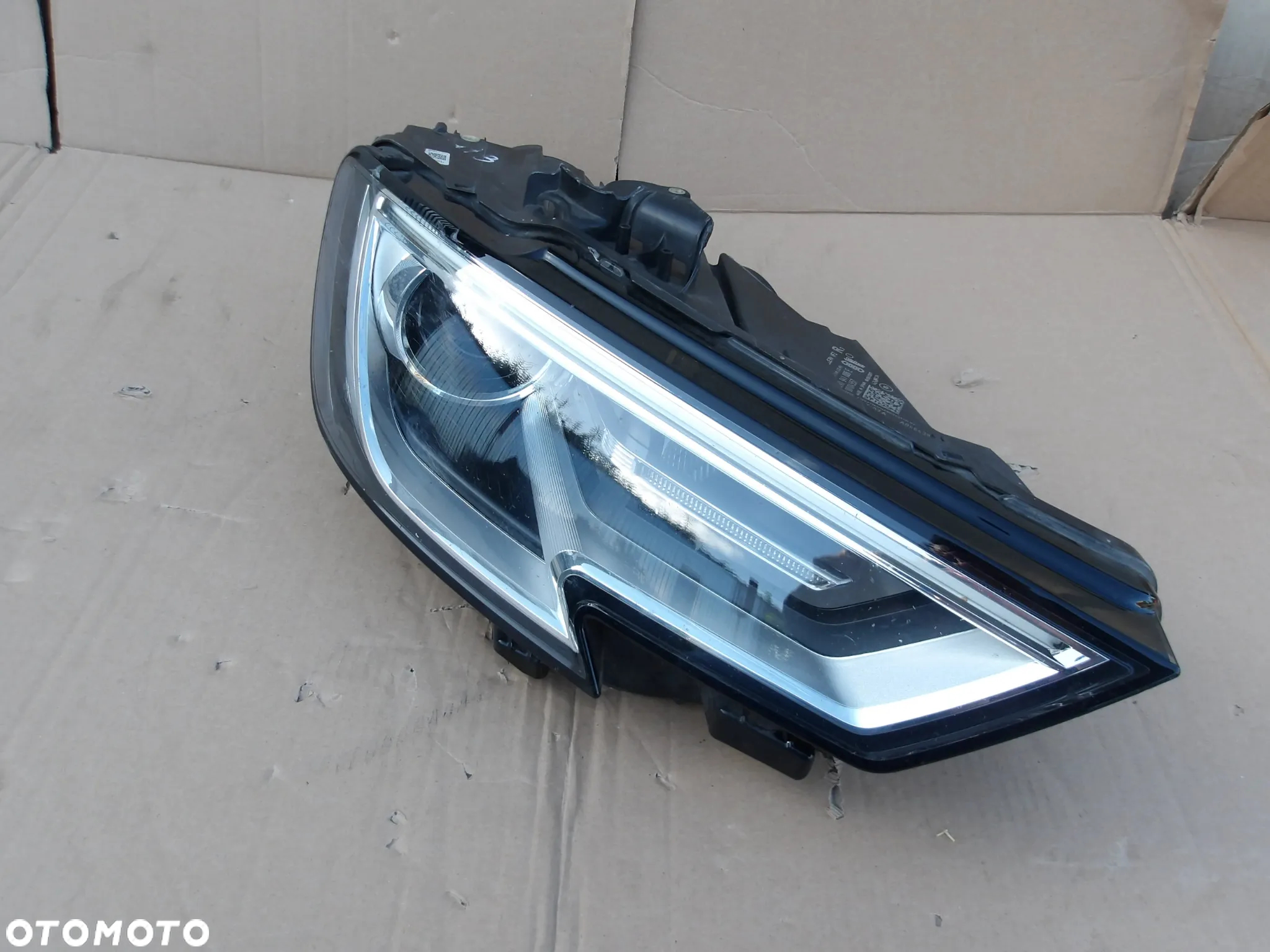 LAMPA PRAWY PRZOD AUDI A3 8V XENON 8V0941033F - 4