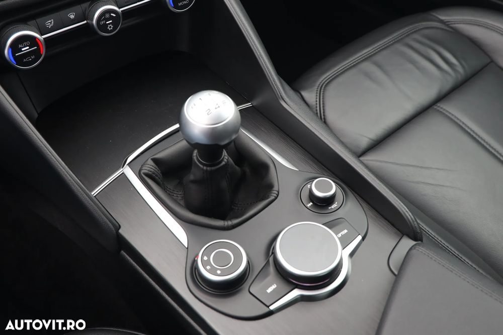 Alfa Romeo Giulia 2.2 - 25