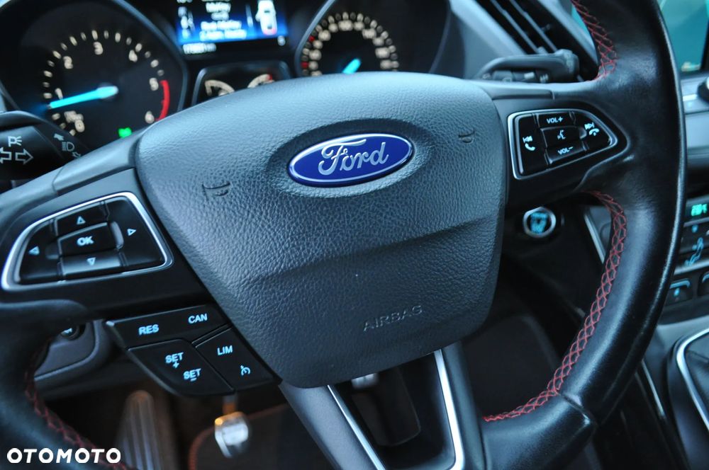 Ford Kuga 2.0 TDCi 2x4 ST-Line - 37