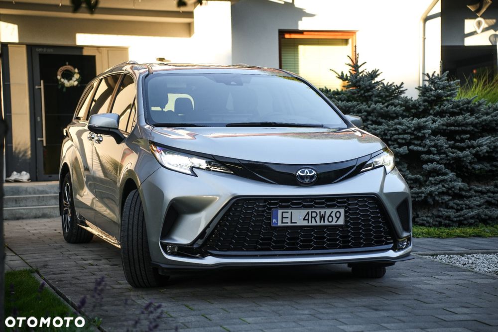 Toyota Sienna - 2