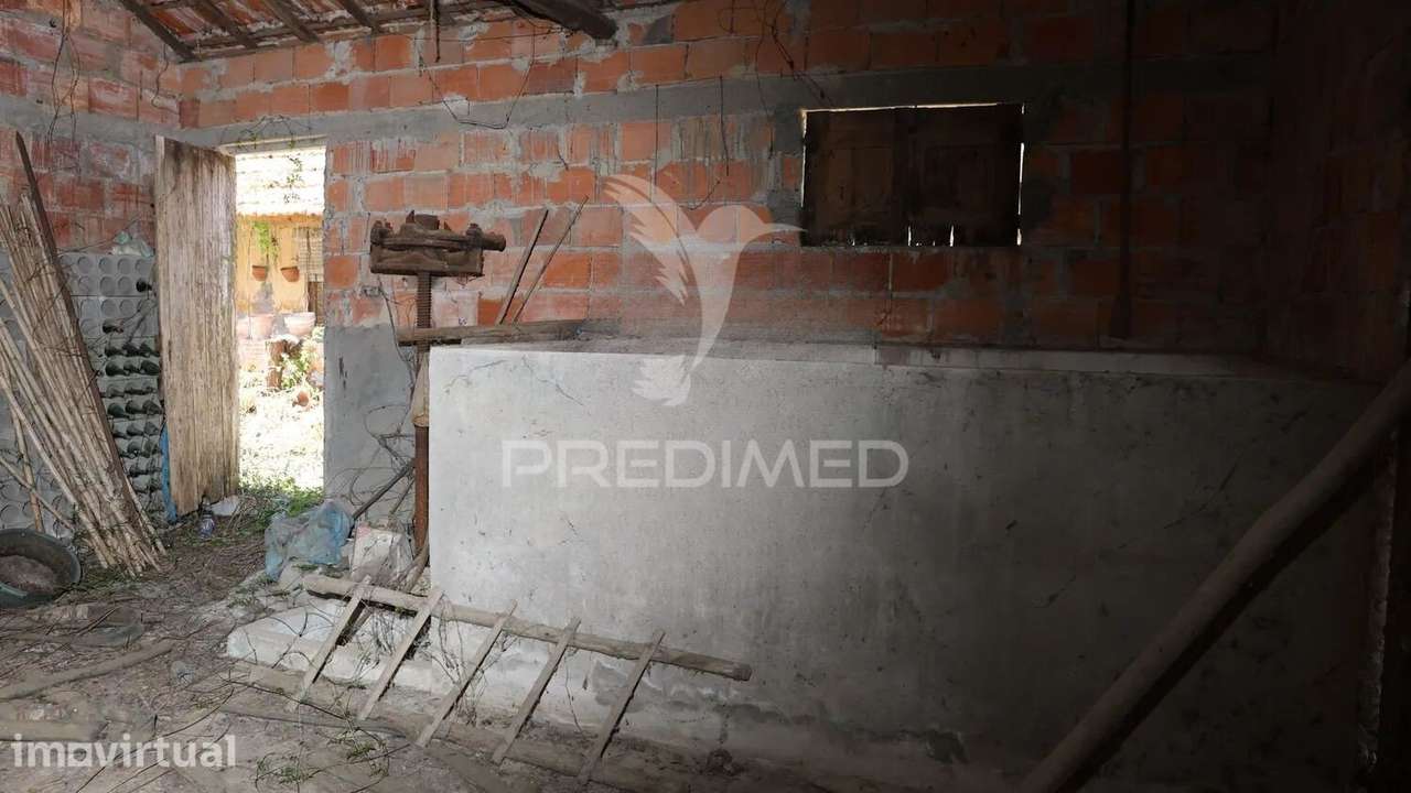 Moradia para Recuperar em Lote de 1.835 m² - Grande imagem: 5/14