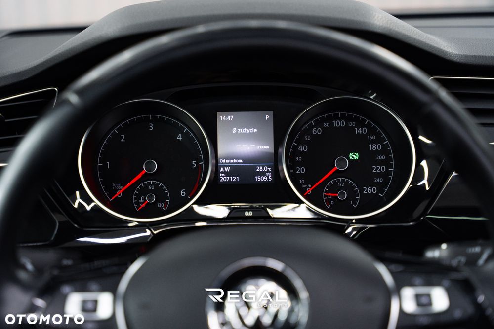 Volkswagen Touran - 11