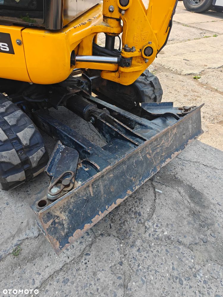 JCB 8018 gravemaster - 12