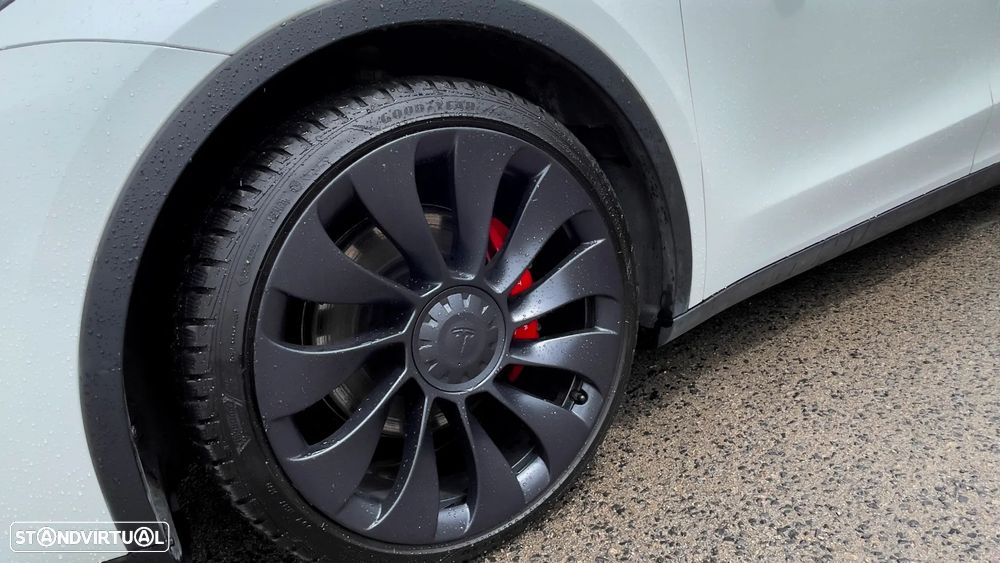 Tesla Model Y Performance Dual Motor AWD - 28