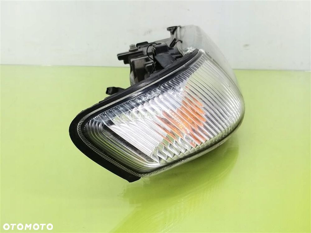 Reflektor lampa przód prawa Mazda 626 V 1997-2000 PRZED LIFT 1305623044 - 3