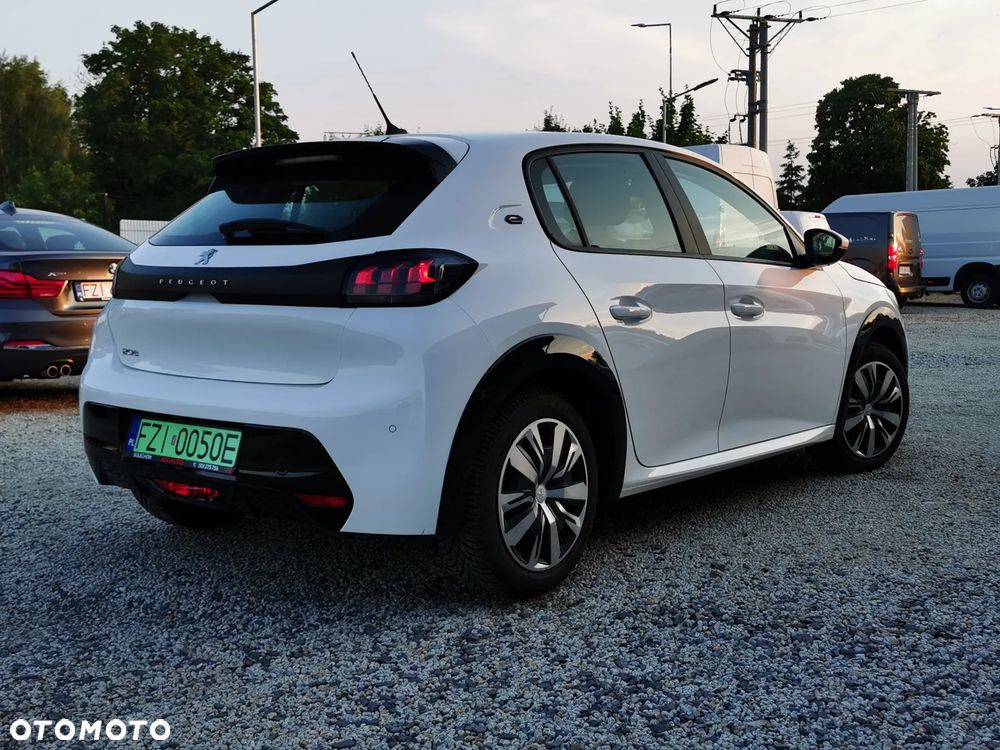 Peugeot 208 - 18