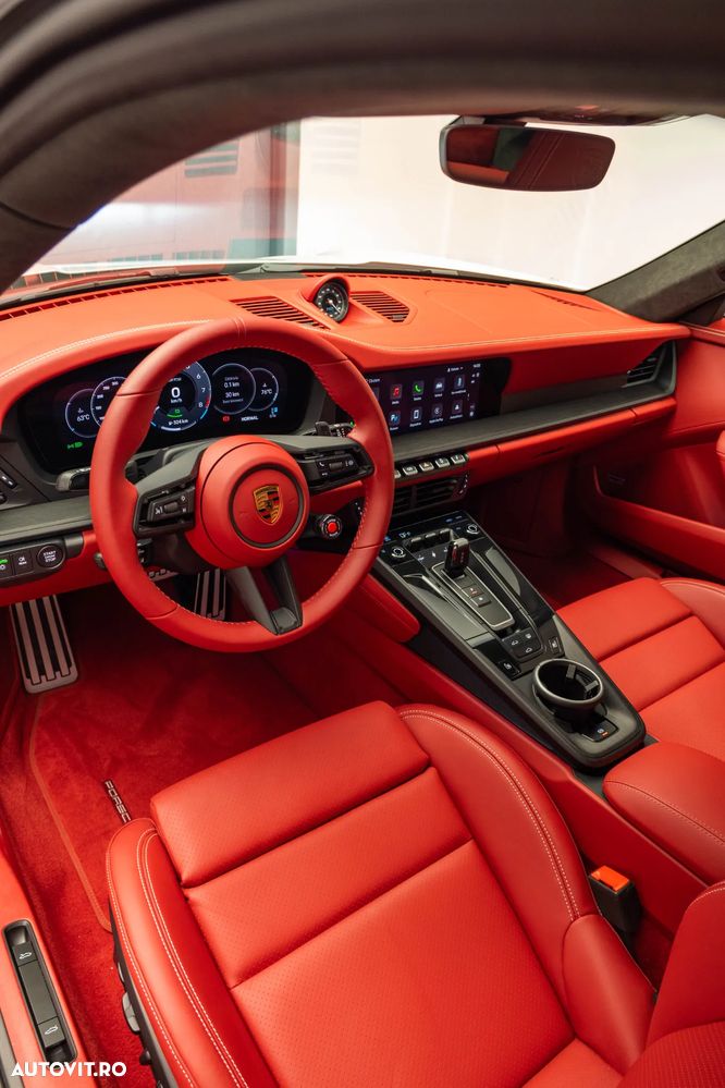 Porsche 911 Carrera 4 GTS PDK - 25