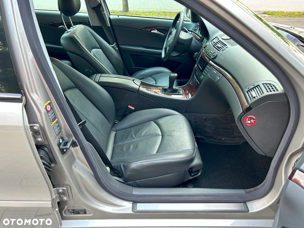 Mercedes-Benz Klasa E 200 CDI Classic - 26