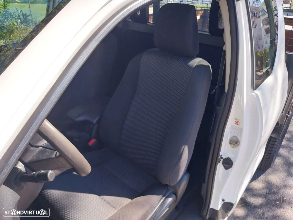 Toyota Hilux 2.4 D-4D 4WD CD CM - 5