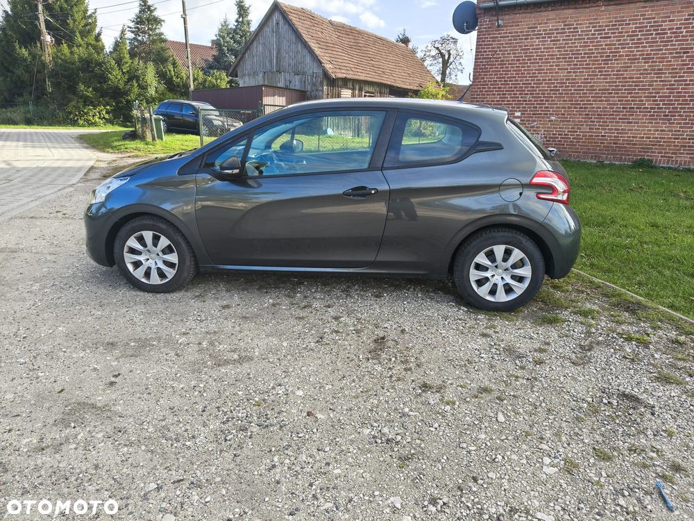 Peugeot 208 - 4