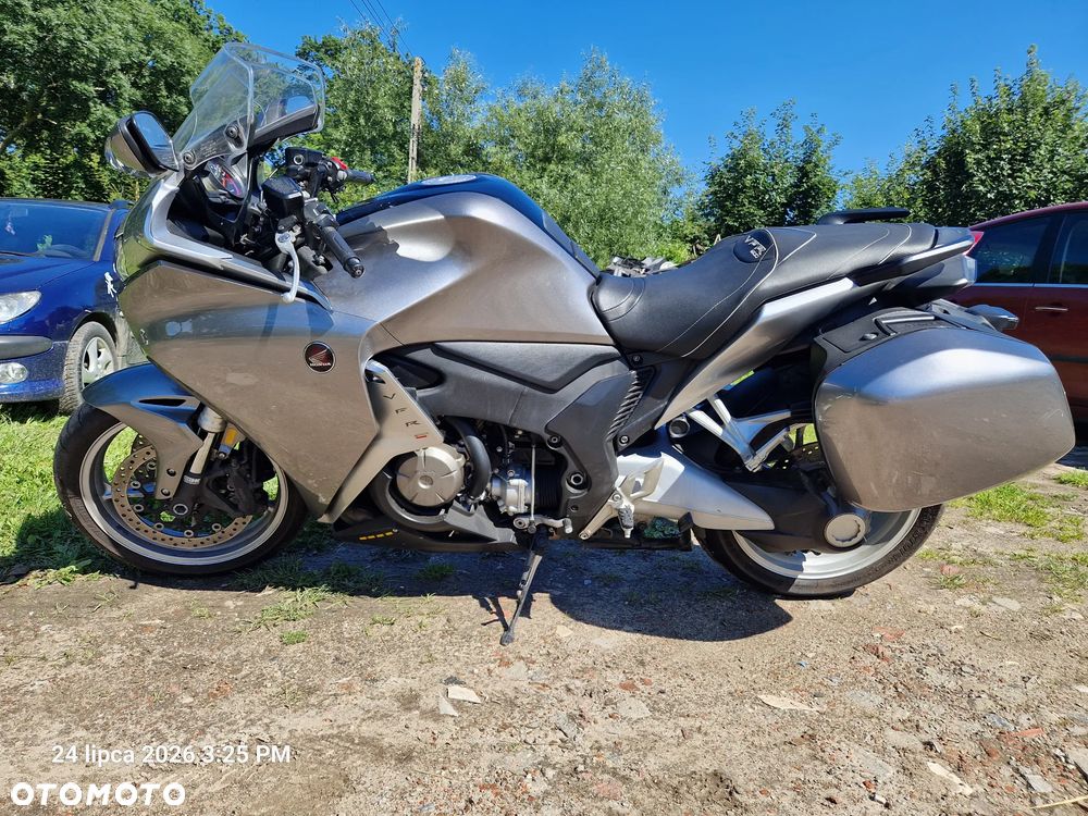 Honda VFR - 2