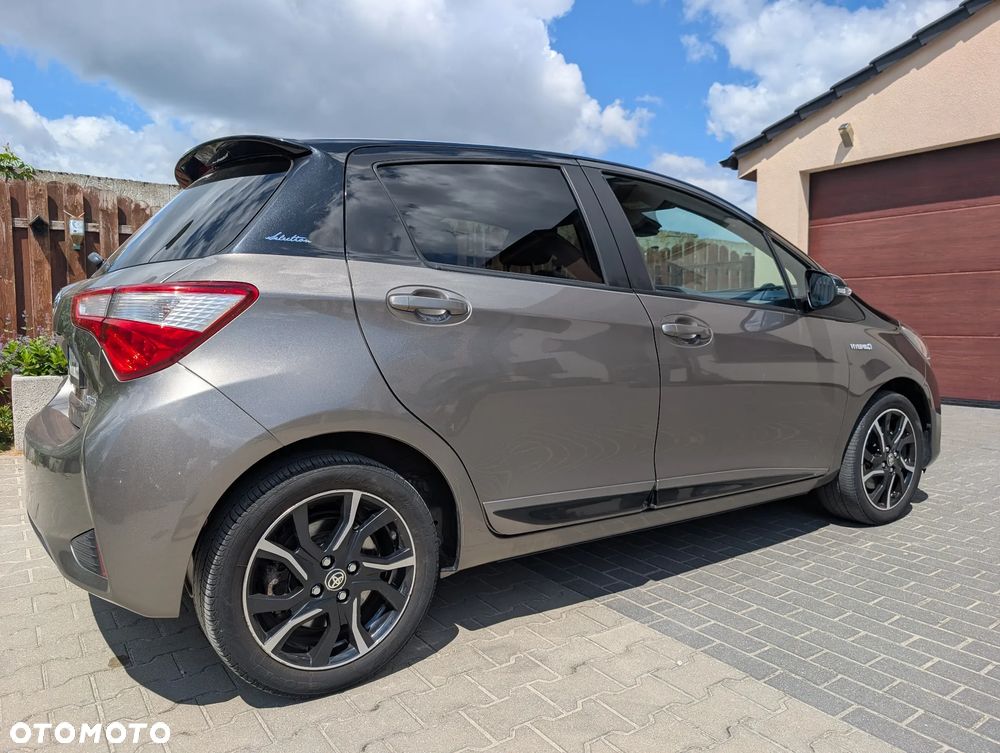 Toyota Yaris Hybrid 100 Selection Passion - 8