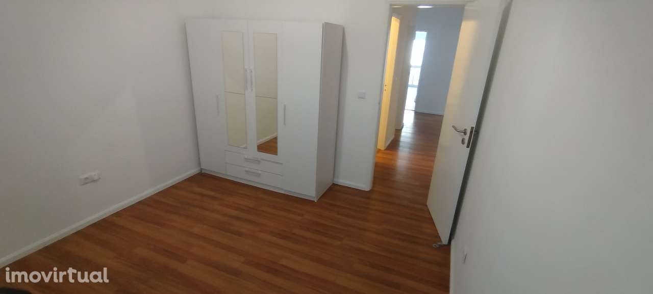 T3 com varanda, ar condicionado e cozinha separada - Grande imagem: 3/10