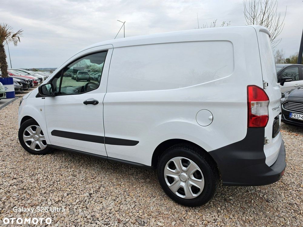 Ford Transit Courier - 10