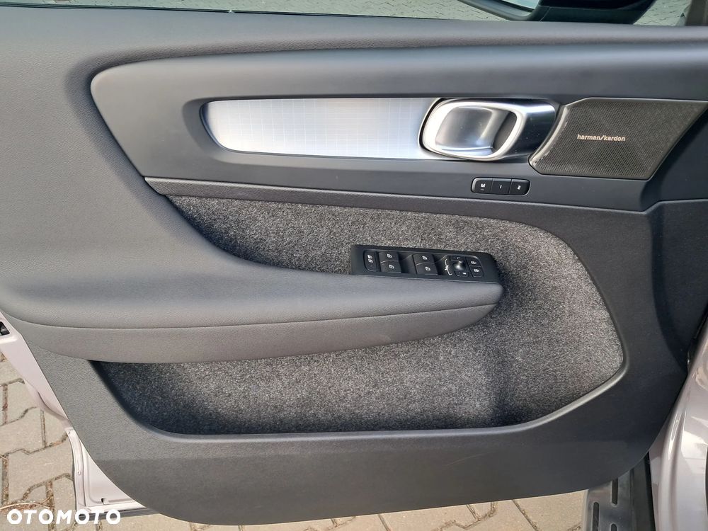 Volvo XC 40 B3 Plus Dark - 15