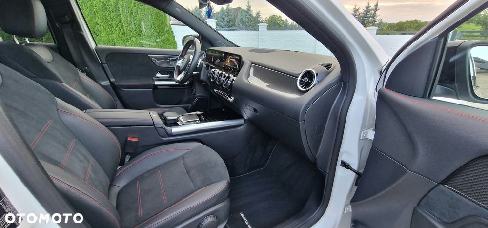 Mercedes-Benz GLA - 4
