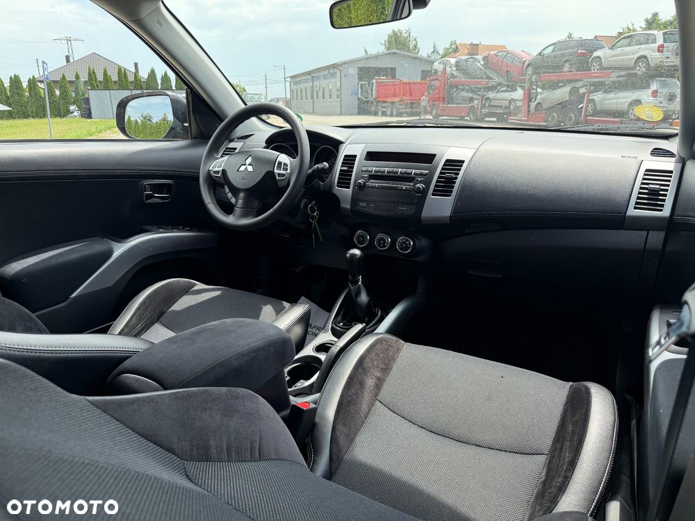 Mitsubishi Outlander 2.0 Intense + 2WD EU5 - 32