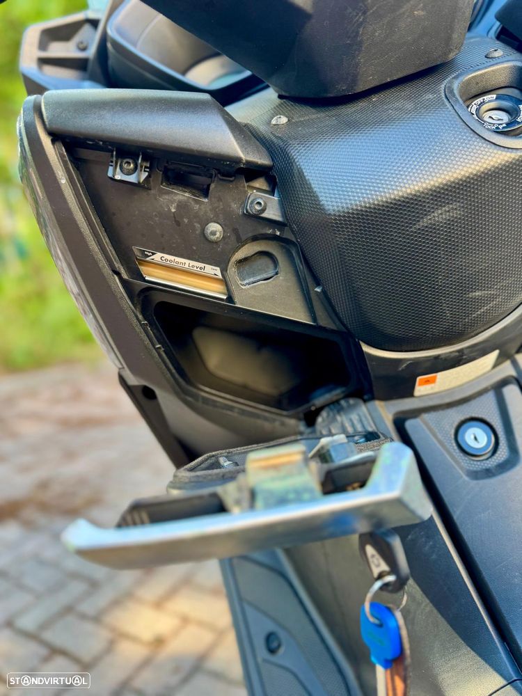 Yamaha X-Max - 10