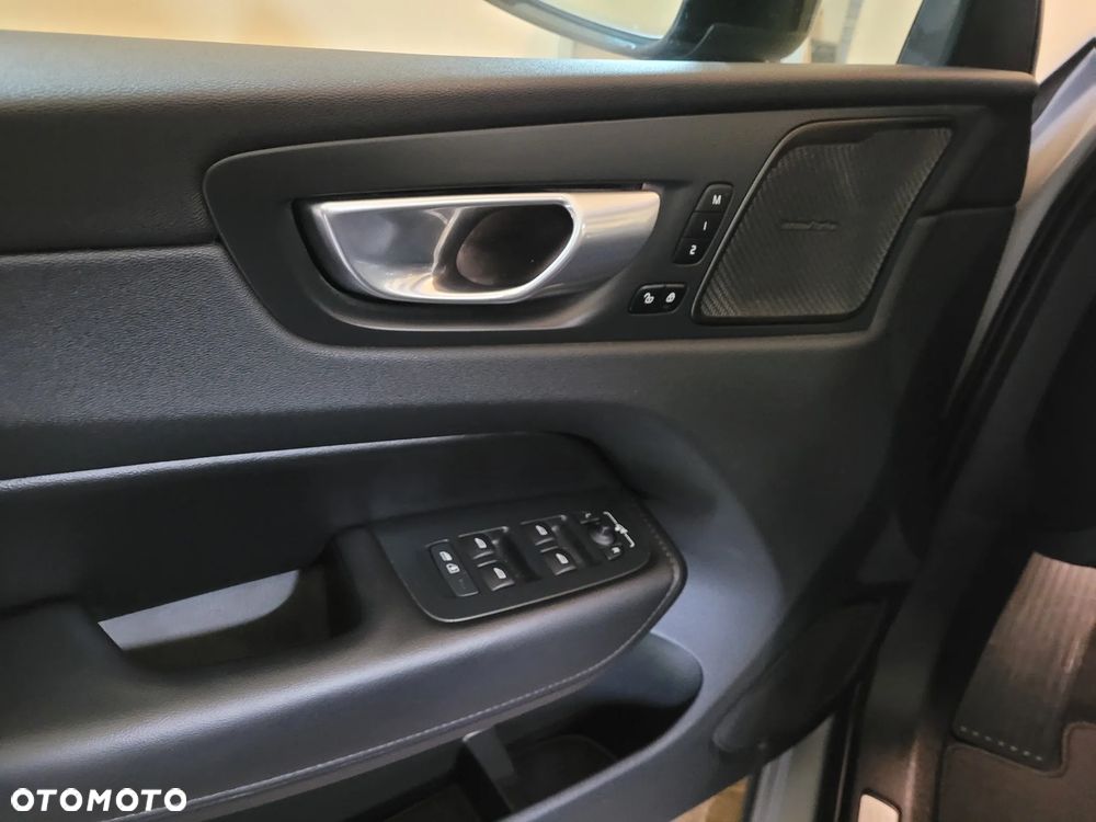 Volvo XC 60 B5 B AWD Plus Dark - 23