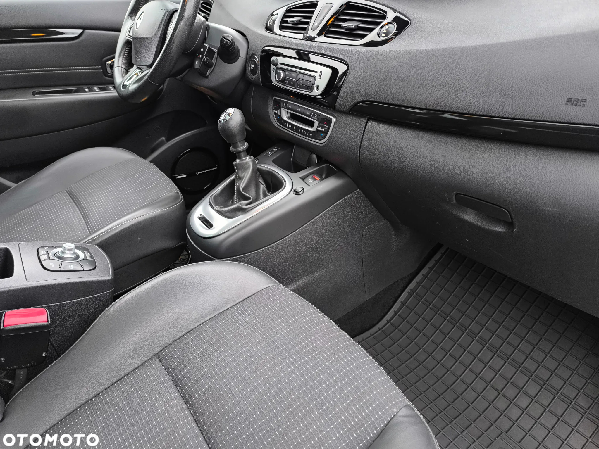 Renault Grand Scenic dCi 130 FAP Start & Stop Bose Edition - 16