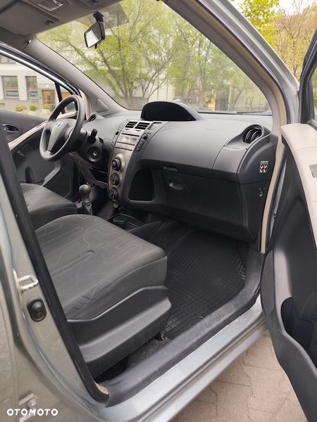 Toyota Yaris 1.0 Terra - 9