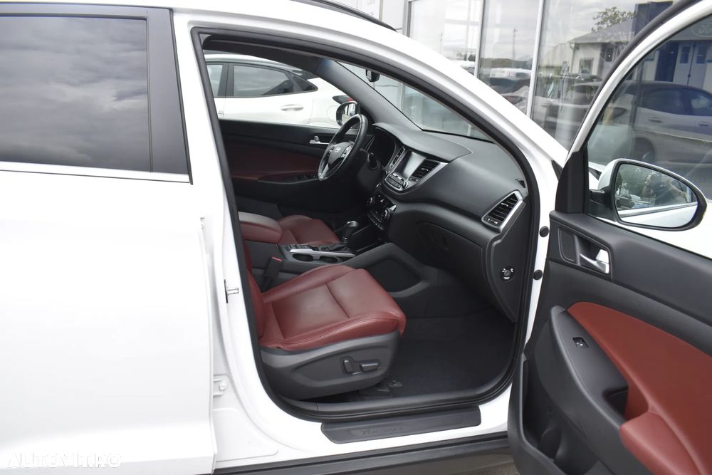 Hyundai Tucson 2.0 CRDI 4WD 6AT Luxury Pack+ - 37