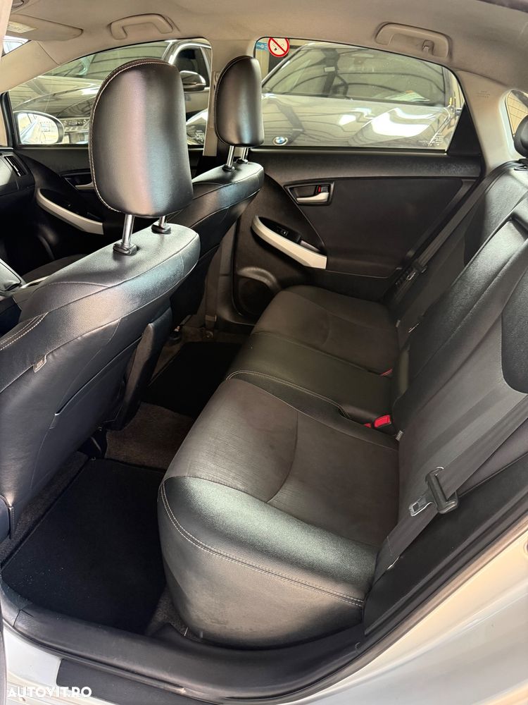 Toyota Prius (Hybrid) Comfort - 8