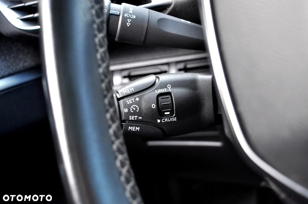 Peugeot 3008 1.2 PureTech Allure S&S - 38