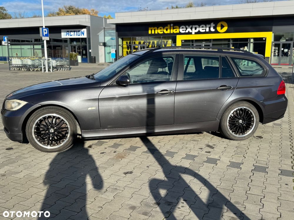 BMW Seria 3 320i Touring - 9