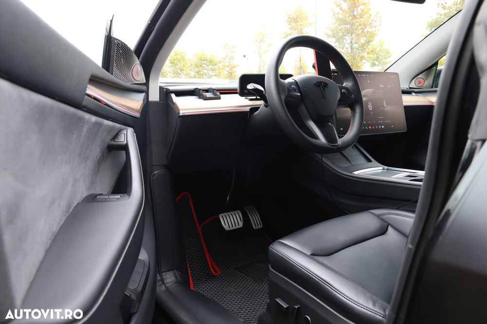Tesla Model Y Performance Dual Motor AWD - 25