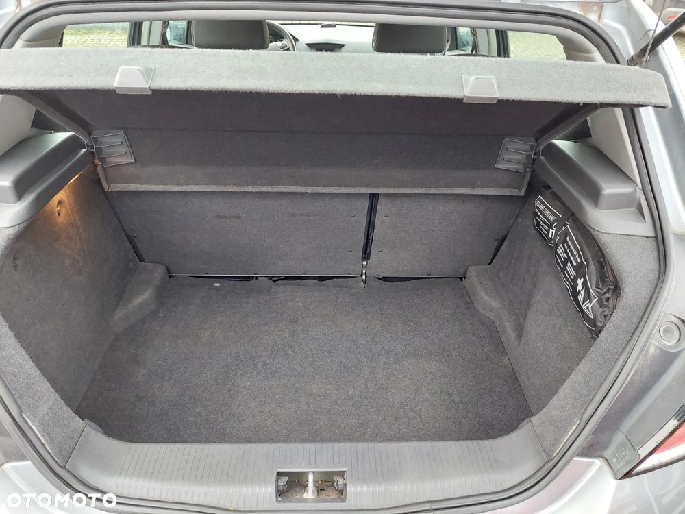 Opel Astra 1.6 Sport Easytronic - 19