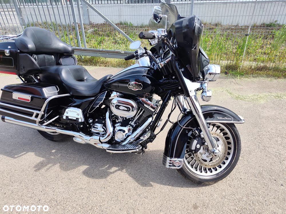 Harley-Davidson FLHTCU Ultra - 2