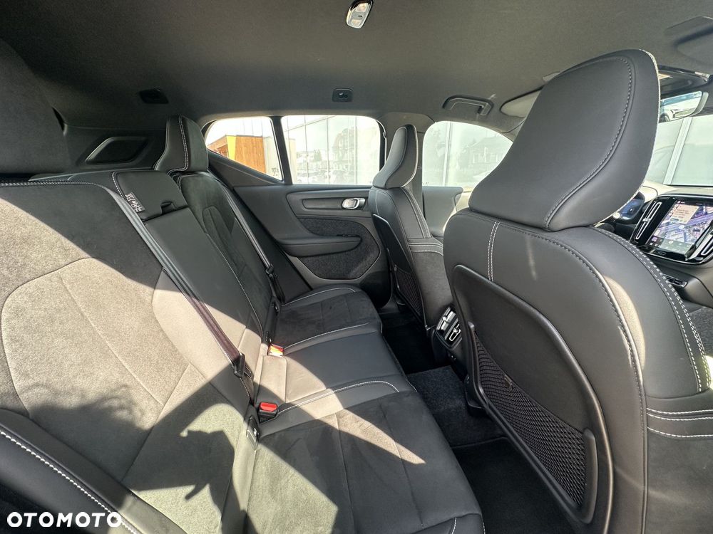 Volvo XC 40 - 32