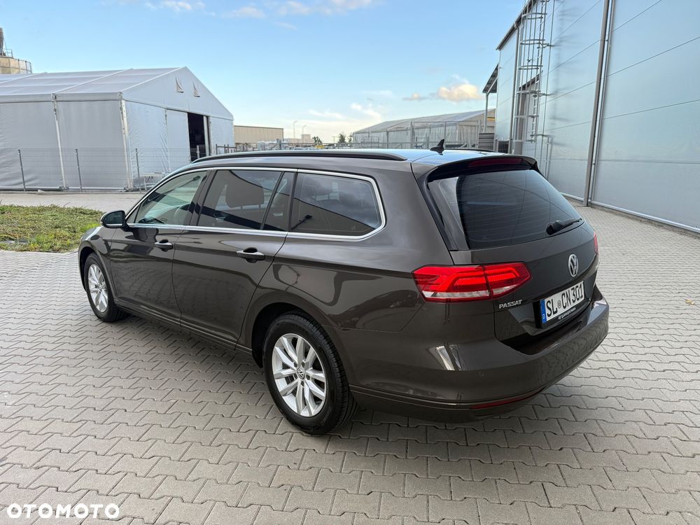 Volkswagen Passat Variant 2.0 TDI DSG (BlueMotion Technology) Trendline - 4