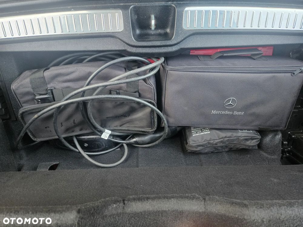 Mercedes-Benz GLC 300 e 4-Matic - 25