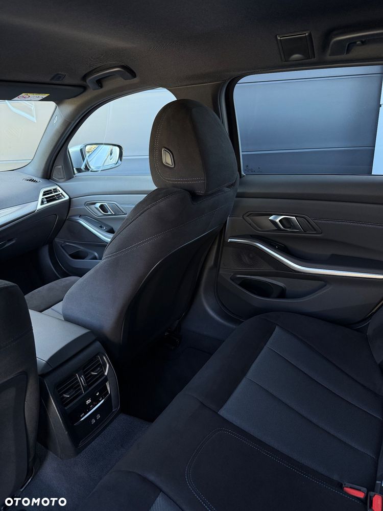 BMW Seria 3 330i xDrive M Sport sport - 19