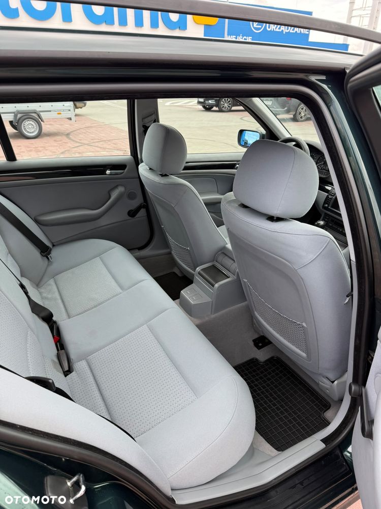 BMW Seria 3 318i - 12