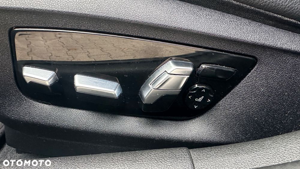 BMW Seria 5 530i xDrive Sport Line sport - 23