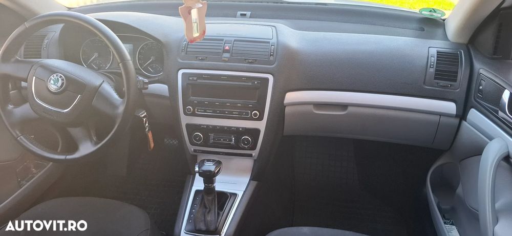 Skoda Octavia 1.8 TSI Ambiente DSG - 4
